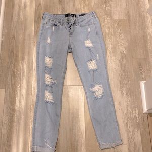 Hollister Cali jeans size 3 R light denim ripped